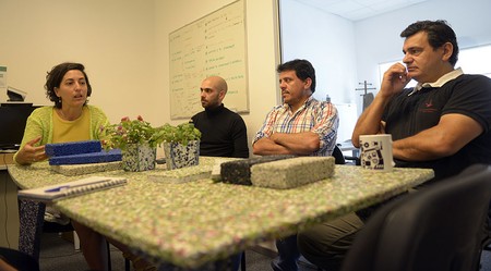 Martina Bailón, Pablo Casaretto, Juan Andrés Martínez y Alejandro Martínez, encargados técnicos y educativos de Prende Tec. Foto: Andrés Cuenca
Martina Bailón, Pablo Casaretto, Juan Andrés Martínez y Alejandro Martínez, encargados técnicos y educativos de Prende Tec. Foto: Andrés Cuenca
