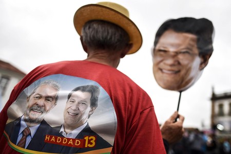 Acto de campaña del Partido de los Trabajadores, ayer, en Minas Gerais. · Foto: Douglas Magno Acto de campaña del Partido de los Trabajadores, ayer, en Minas Gerais. · Foto: Douglas Magno