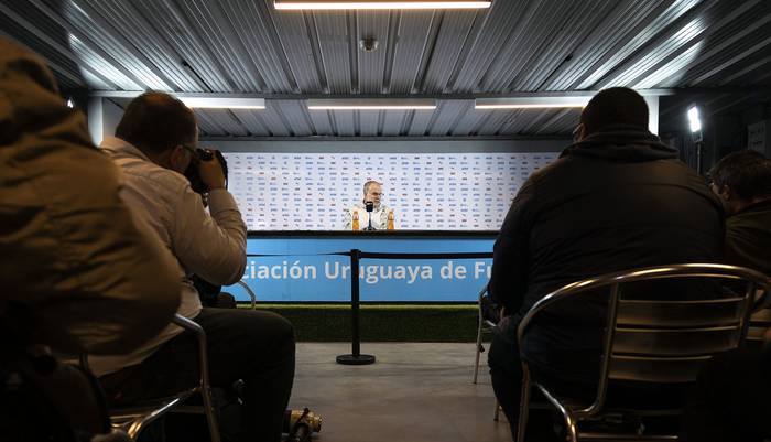 Conferencia de prensa de Marcelo Bielsa, en el estadio Centenario (02.09.2023). · Foto: Camilo dos Santos