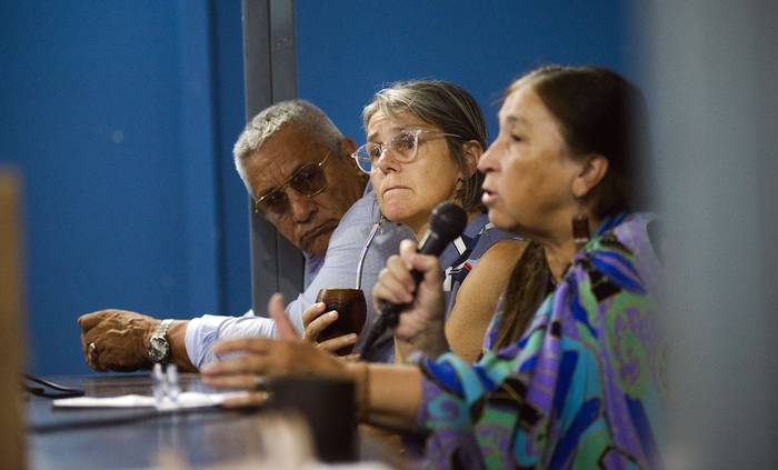 Aníbal Varela, Mariana Mota e Irma Leites, en ADEOM (15.03.2023). · Foto: Mara Quintero