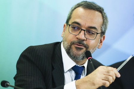 Abraham Weintraub, durante una conferencia de prensa sobre el resultado del Programa de Evaluación Internacional de Estudiantes. · Foto: José Cruz, Agência Brasil Abraham Weintraub, durante una conferencia de prensa sobre el resultado del Programa de Evaluación Internacional de Estudiantes. · Foto: José Cruz, Agência Brasil