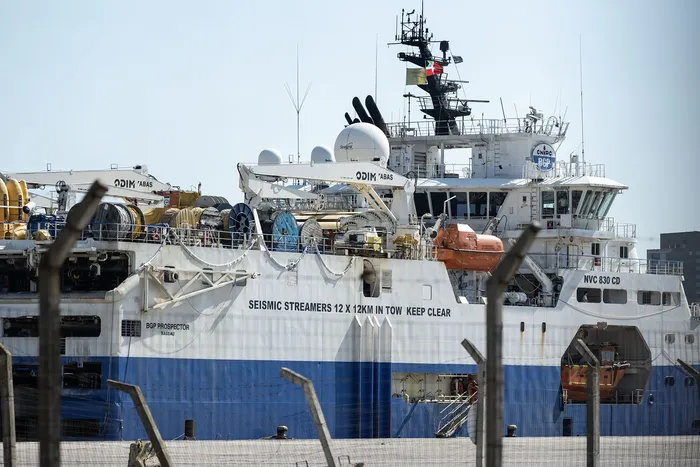 Buque de prospección sísmica BGP Prospector, el 2 de febrero en el puerto de Montevideo. · Foto: Inés Guimaraens