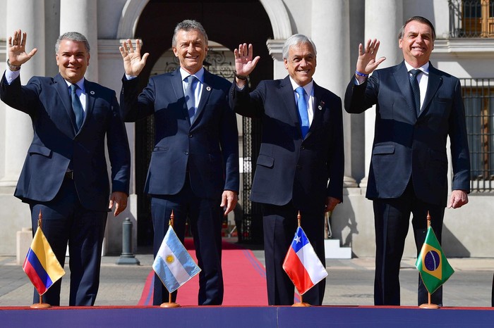 Los presidentes, Iván Duque de Colombia, Mauricio Macri de Argentina, Sebastián Piñera de Chile y Jair Bolsonaro de Brasil, posan durante el Encuentro de Presidentes de América del Sur, en el palacio de La Moneda, Santiago de Chile, el 22 de marzo.  · Foto: Jorge Vilegasa / Xinhua 