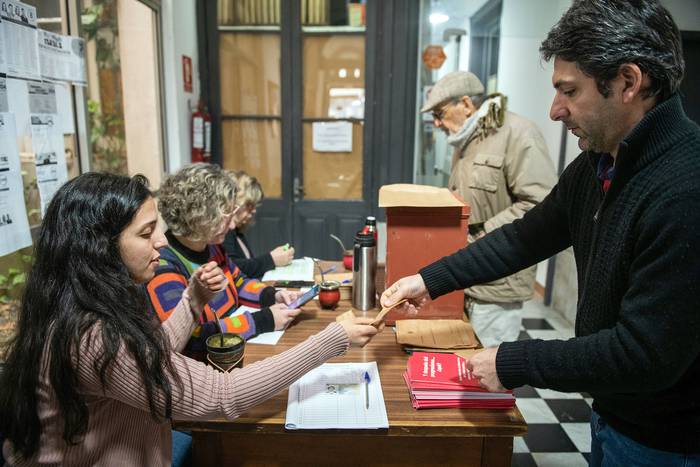 Elecciones del Partido Socialista del Uruguay en la Casa del Pueblo (07.08.2022). · Foto: Santiago Mazzarovich / adhocFOTOS