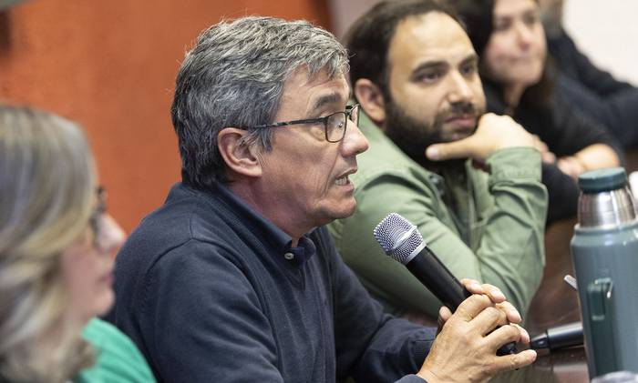 Gerardo Rodríguez, del PIT-CNT, durante el lanzamiento del Partido Socialista de la campaña de recolección de firmas contra la reforma de la seguridad social (25.10.2023). · Foto: Camilo dos Santos