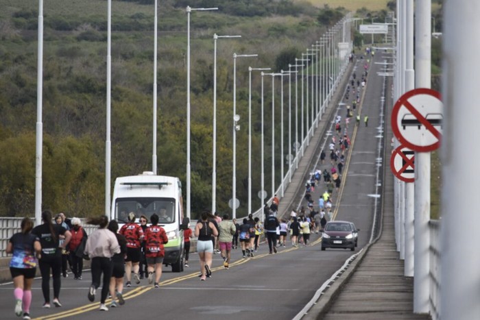 Correcaminata en el puente Artigas.