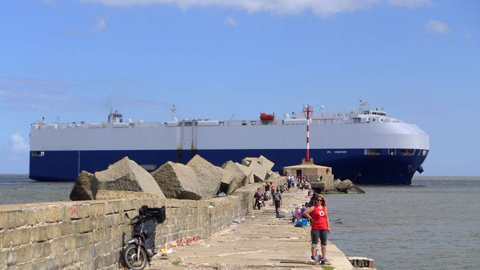 Acceso al puerto de Monrtevideo y escollera Sarandí, el 2 de abril. · Foto: Iván Franco