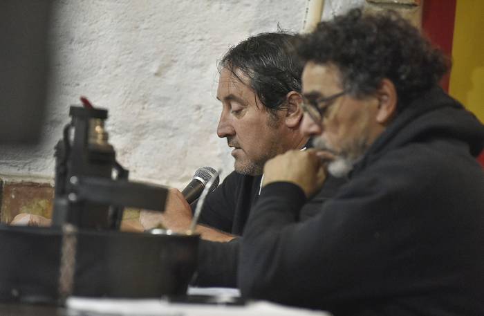 Alvaro Reinaldo y Francisco Flores, durante una asamblea de trabajadores portuarios (archivo, octubre de 2021). · Foto: Federico Gutiérrez
