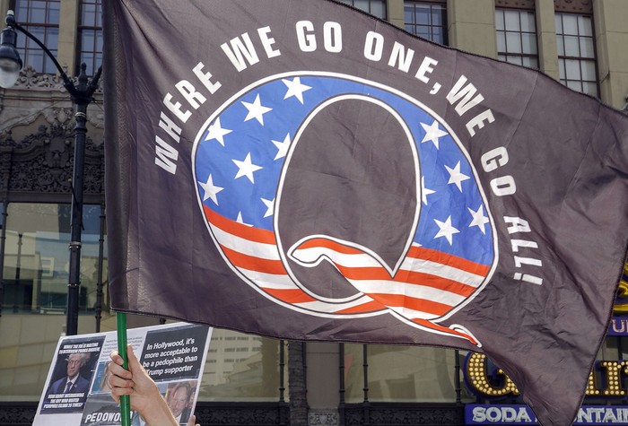 Manifestación de QAnon en Los Ángeles, Estados Unidos (archivo, agosto de 2020). Foto: Kyle Grillot, AFP · Foto:  Kote Rodrigo, Efe