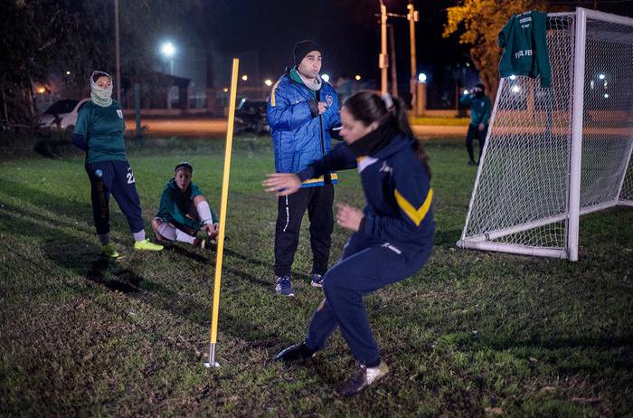Entrenamiento de Racing Club Femenino en el complejo de la Fuerza Aérea. · Foto: Natalia Rovira