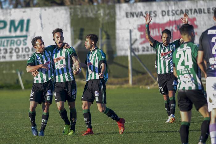 Jugadores de Racing, en el Parque Roberto. · Foto: Andrés Cuenca