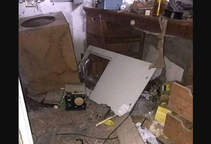 Destrozos en Radio Canelones (foto difundida por Óscar Andrade)