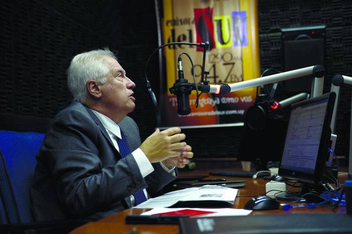 Luis Fernando Iglesias, en Emisora del Sur. Foto: Andrés Cuenca.
