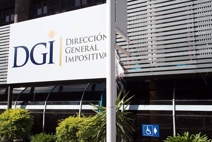 Foto principal del artículo 'Resolución de DGI posibilita a empresas postergar pagos de IRAE a diciembre' · Foto: Ricardo Antúnez, adhocFOTOS
