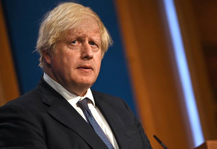 Boris Johnson, primer ministro británico, en una conferencia de prensa virtual, ayer, dentro de la Downing Street Briefing Room, en el centro de Londres.
 · Foto: Daniel Leal-Olivas, AFP
