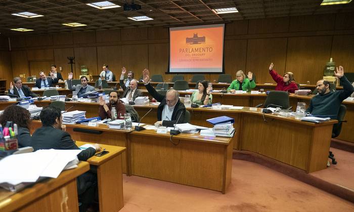 Votación de Rendición de Cuentas, en el anexo del Palacio Legislativo (08.08.2023). · Foto: Alessandro Maradei