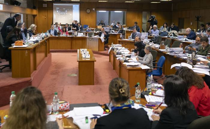 Votación del articulado de la Rendición de Cuentas, en el Anexo del Palacio Legislativo (27.09.2023). · Foto: Ernesto Ryan