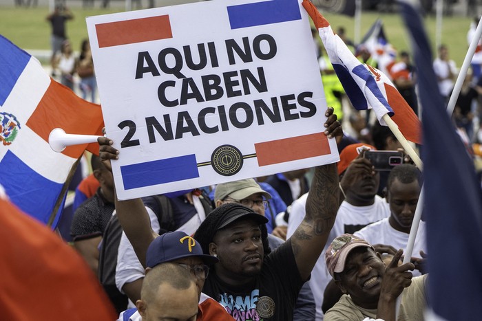 Protesta contra la migración haitiana, el 5 de octubre, en Santo Domingo. · Foto: Francesco Spotorno, EFE