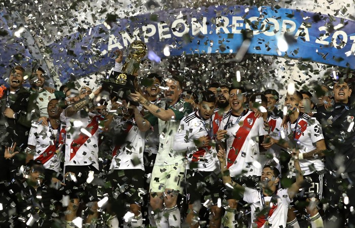 River Plate celebra la obtención de la Recopa Sudamericana en el Monumental tras vencer 3-0 a Atlético Paranaense · Foto: Alejandro Pagani, AFP.