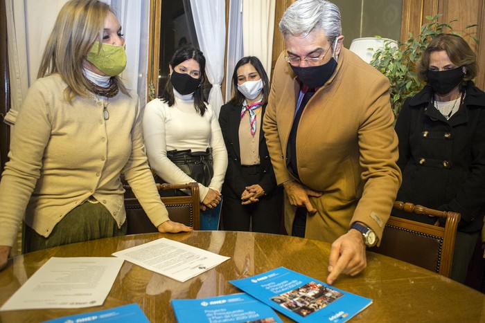 Beatriz Argimón y Robert Silva durante la presentación del presupuesto de la ANEP. · Foto: .