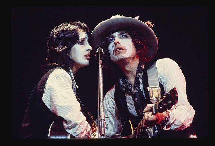 Joan Baez y Bob Dylan, parte del documental Rolling Thunder Revue: A Bob Dylan Story.