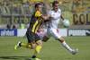 Jesús Trindade, de Peñarol, y Gonzalo Bergessio, de Nacional, durante el clásico del Torneo Clausura 2019, en el estadio Centenario.
· Foto: Ernesto Ryan Jesús Trindade, de Peñarol, y Gonzalo Bergessio, de Nacional, durante el clásico del Torneo Clausura 2019, en el estadio Centenario.
· Foto: Ernesto Ryan