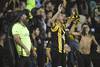 Hinchas de Peñarol durante el partido ante Jorge Wilstermann, el último con público, el 11 de marzo de 2020, en el estadio Campeón del Siglo · Foto: Sandro Pereyra Hinchas de Peñarol durante el partido ante Jorge Wilstermann, el último con público, el 11 de marzo de 2020, en el estadio Campeón del Siglo · Foto: Sandro Pereyra