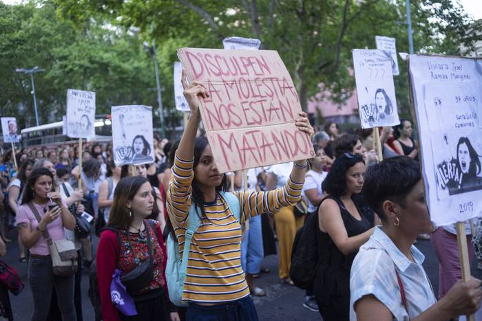 Alerta feminista por la avenida 18 de Julio (archivo, noviembre de 2019).


 · Foto: Mariana Greif