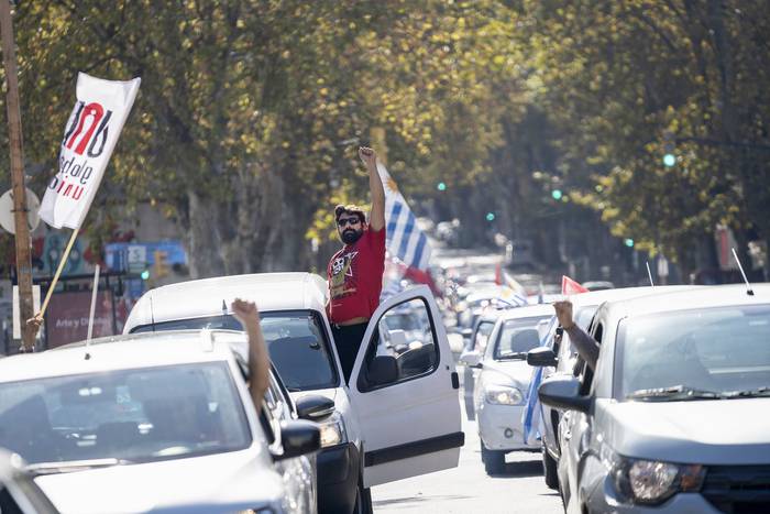 Foto principal del artículo 'Miles de personas marcharon en caravanas para conmemorar el Día Internacional de los Trabajadores' · Foto: Mariana Greif