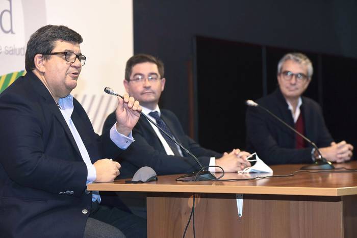 Jorge Barrera, Leonardo Cipriani y Jose Decurnex, el 22 de mayo, en la sede de ASSE.  · Foto: Federico Gutiérrez