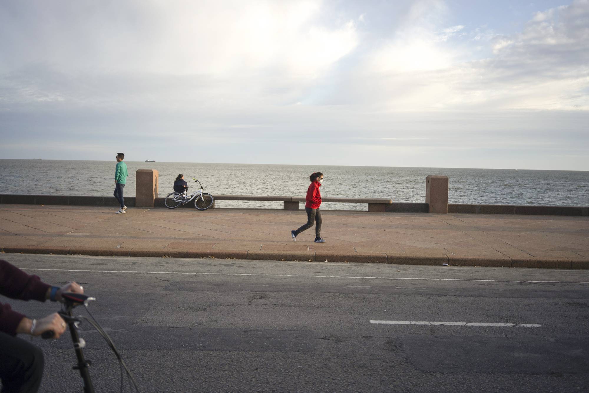 Nuevo espacio recreativo “sin motores” que comenzó a funcionar el sábado 24 de mayo en el marco del retorno a las actividades, en la rambla de Montevideo.