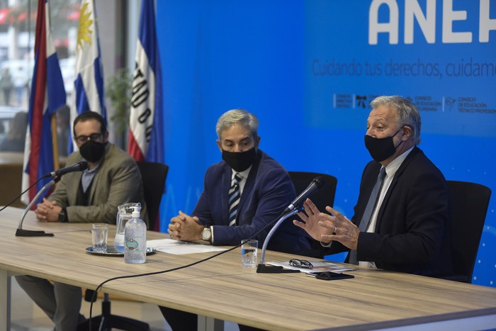 Silva y Gerardo Sotelo, el 5 de junio, durante la presentación en el salón de actos de la sede central de la ANEP.  · Foto: Federico Gutiérrez