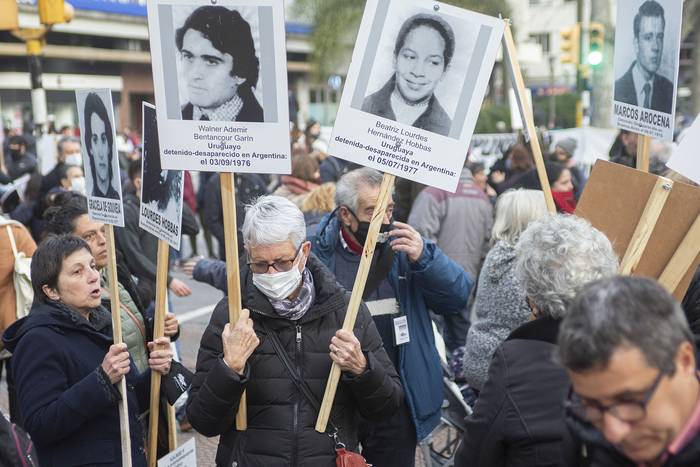 Concentración de Madres y Familiares de Detenidos Desaparecidos, el 4 de setiembre, en la plaza Cagancha. · Foto: Alessandro Maradei