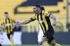 David Terans, tras convertir el tercer gol de Peñarol a Liverpool, en el estadio Campeón del Siglo. · Foto: Fernando Morán David Terans, tras convertir el tercer gol de Peñarol a Liverpool, en el estadio Campeón del Siglo. · Foto: Fernando Morán