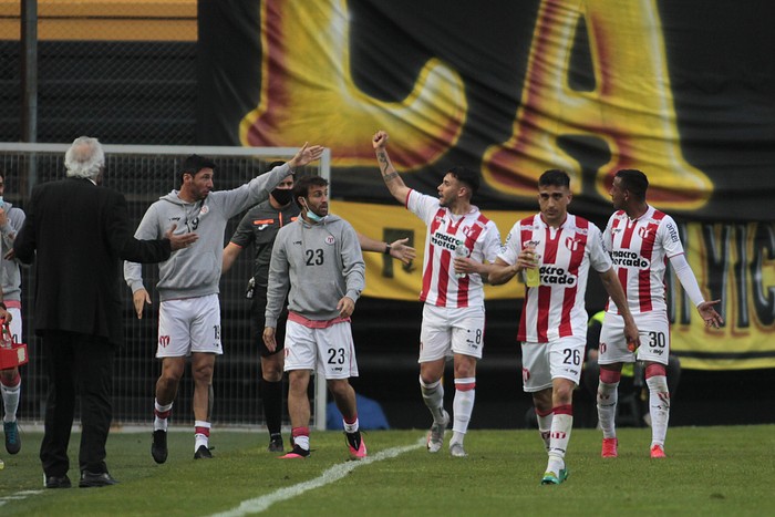 José Neris convirtió el segundo gol de River Plate a Peñarol, en el estadio Campeón del Siglo.  · Foto: .