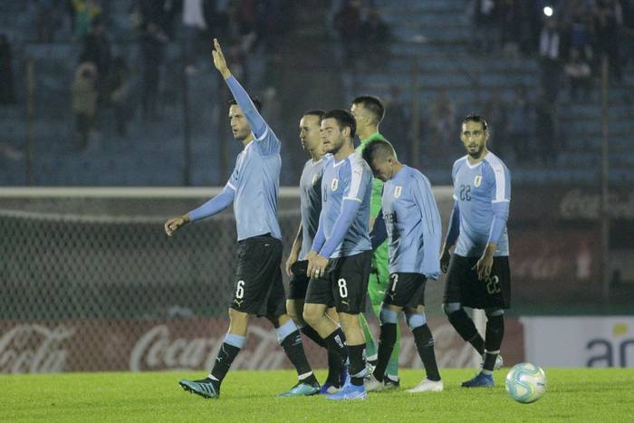 Uruguay, al final del amistoso internacional que jugó contra Perú, en el estadio Centenario. (Archivo: octubre 2019) · Foto: .