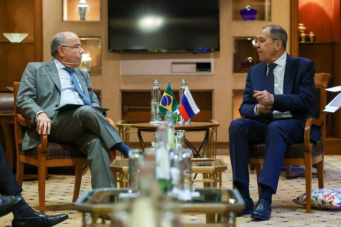 Mauro Vieira, ministro de Relaciones Exteriores de Brasil, y su par ruso, Sergei Lavrov, en Nueva Delhi (01.03.2023). · Foto: Gobierno ruso, AFP