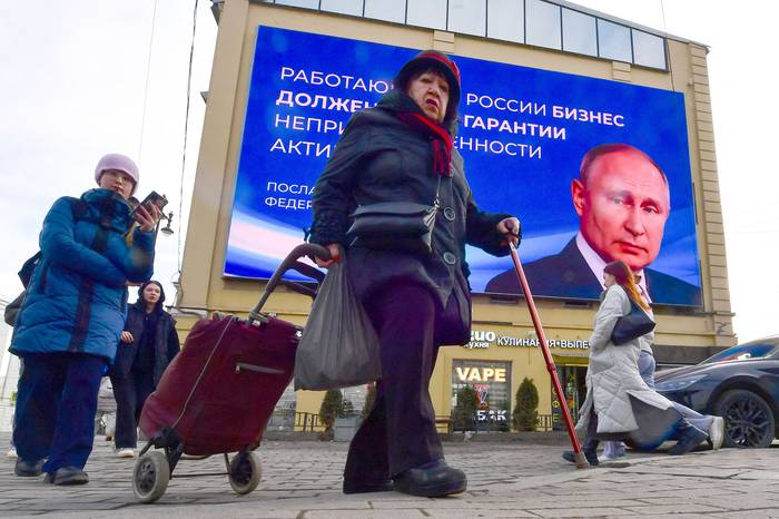 Imagen del presidente ruso Vladimir Putin, el 13 de marzo, en San Petersburgo, Rusia. · Foto: Olga Maltseva, AFP