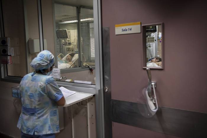 Unidad de cuidados intensivos del Hospital Barros Lucos, el 22 de julio, en Santiago.  · Foto: Martín Bernetti, AFP