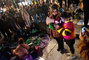 Movilización convocada por colectivos vinculados a la Salud Mental, el 11 de junio, desde la plaza Cagancha hasta el Ministerio del Interior. · Foto: Gianni Schiaffarino