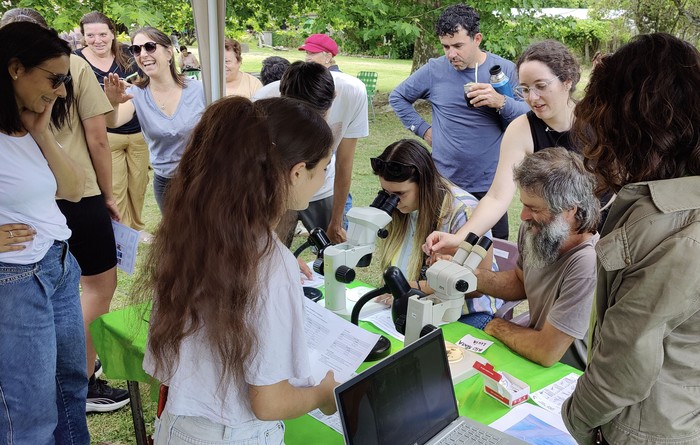 Monitoreo participativo del río Santa Lucía. · Foto: Guillermo Chalar