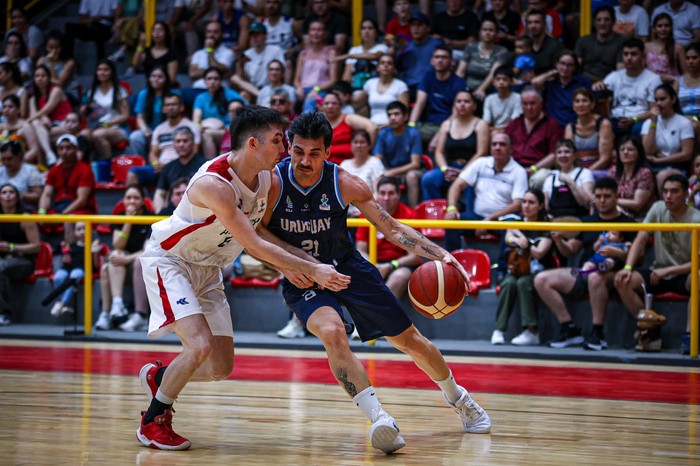 Uruguay y Paraguay, el 24 de noviembre, en el Polideportivo Municipal Roberto Cabañas en la localidad de Pilar, Paraguay. Foto: Luciano Parodi, FIBA.