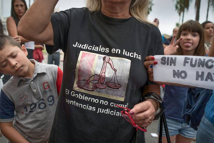 Protesta de la Asociación de Funcionarios Judiciales (archivo, marzo de 2017). · Foto: Ricardo Antúnez, adhocFOTOS