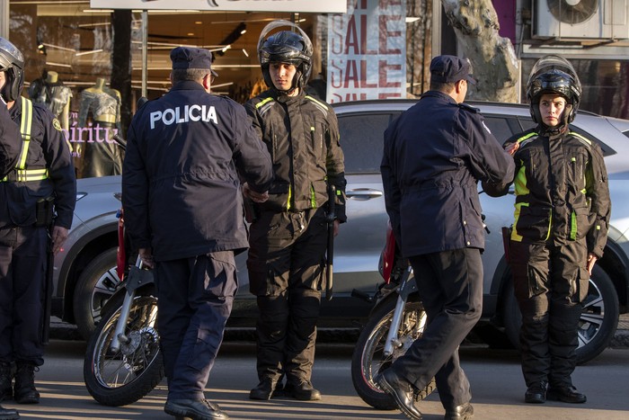 Foto principal del artículo 'Las propuestas del Frente Amplio en seguridad: drones para patrullaje virtual, una Fuerza de Tareas y monitoreo de agresores sexuales' · Foto: Ignacio Dotti