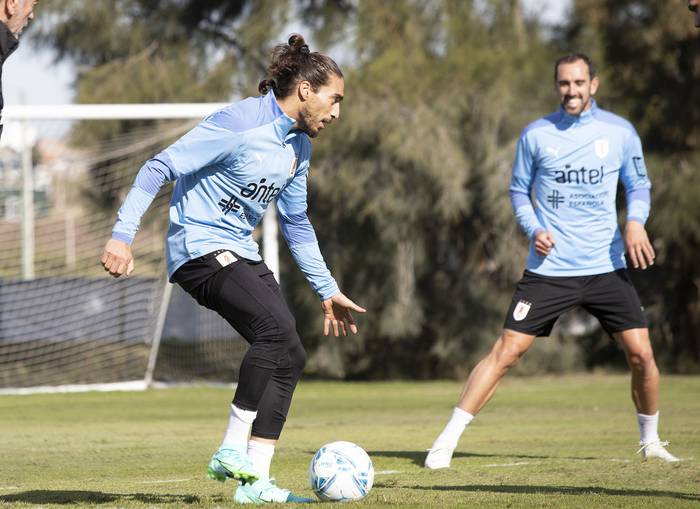 Martín Cáceres y Diego Godín, ayer, en el Complejo Uruguay Celeste.
 · Foto: Emiliano Aguirre, AUF