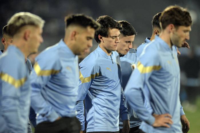 Los jugadores de Uruguay antes del partido de entrenamiento con Nicaragua, el 14 de junio, en el estadio Centenario. · Foto: Alessandro Maradei