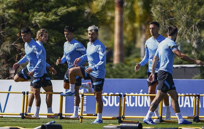 Entrenamiento de la selección uruguaya de fútbol en el Complejo Celeste (15.10.2023). · Foto: Ernesto Ryan