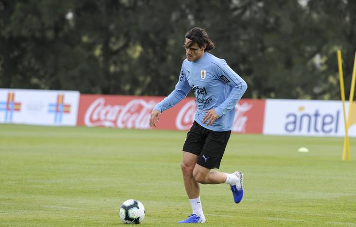 Edinson Cavani durante un entrenamiento la selección uruguaya de fútbol en el Complejo Celeste (archivo, mayo de 2019). · Foto: Federico Gutiérrez