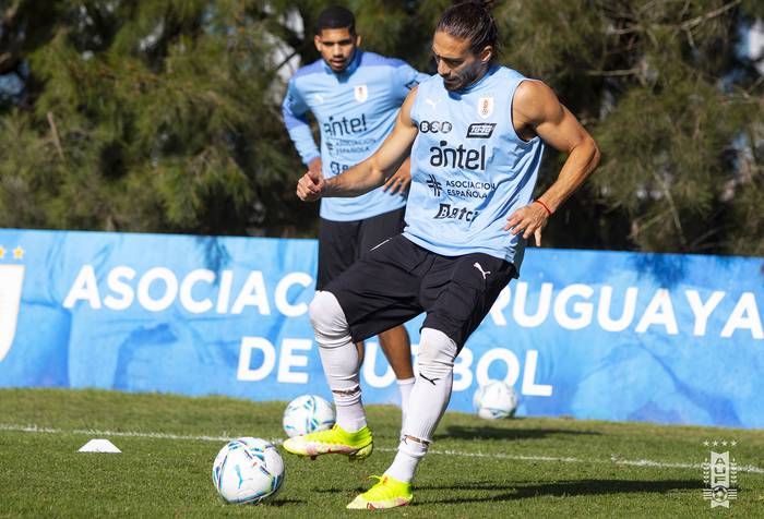Martín Cáceres en un entrenamiento de la selección, el martes, en el Complejo Uruguay Celeste. · Foto: AUF, S/D de autor