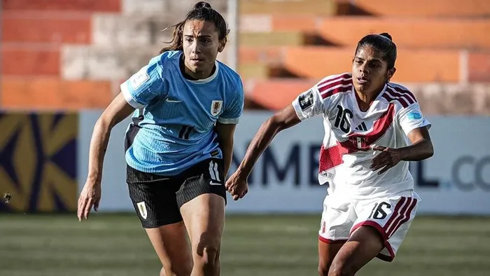 Foto principal del artículo 'Resistencia y orfandad en la altura del Cusco: Uruguay perdió 2-1 ante Perú' · Foto: X - AUFFemenino
